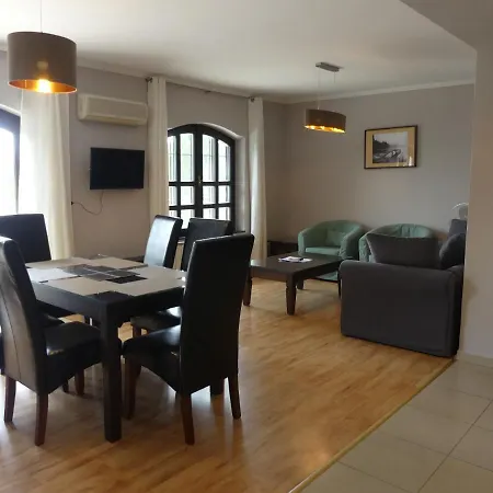 ホテル Adler Hotel & Restaurant ティハニ