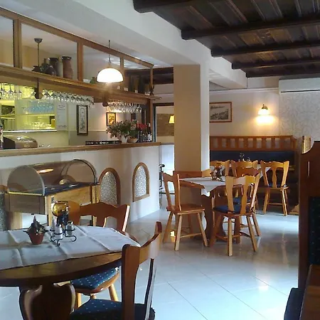 فندق Adler & Restaurant تيهاني